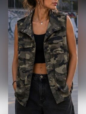Love Tree Women’s M Camo Utility Cargo Vest Military Grunge